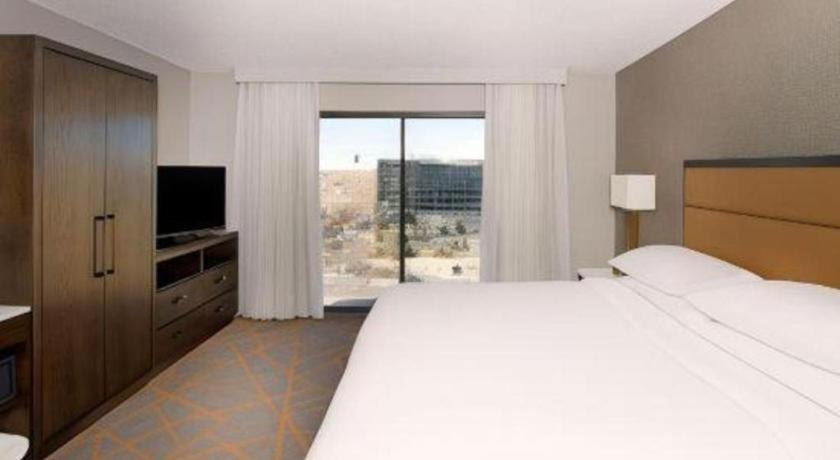 Embassy By Hilton Tech Center North 3*