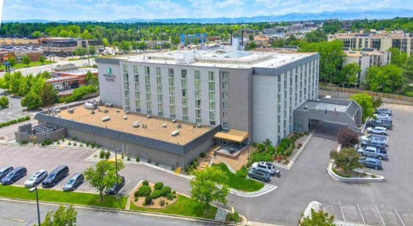 Embassy By Hilton Tech Center North Hotel 3*