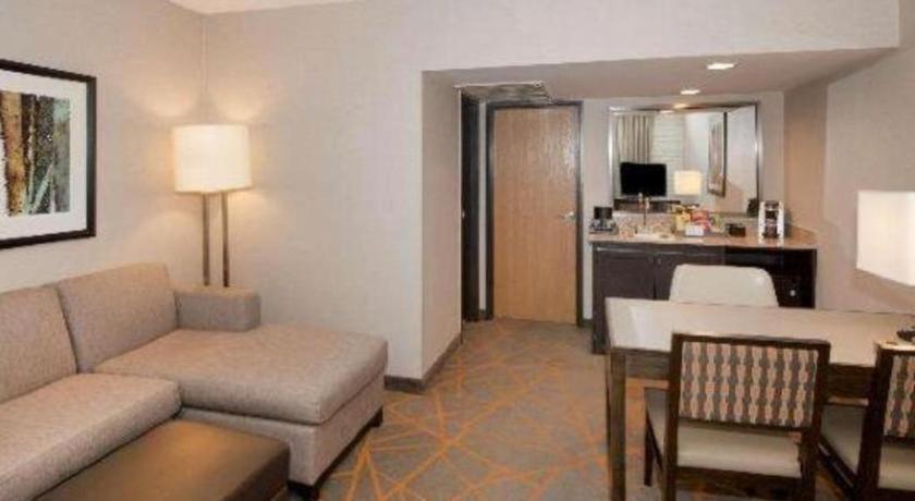 Embassy By Hilton Tech Center North Hotel 3*