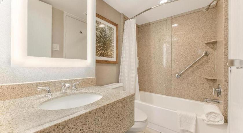 Embassy By Hilton Tech Center North Hotel 3*
